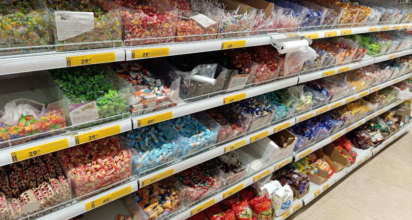 Бывшие сотрудники "Магнита" рассказали, почему нельзя никогда покупать конфеты на развес