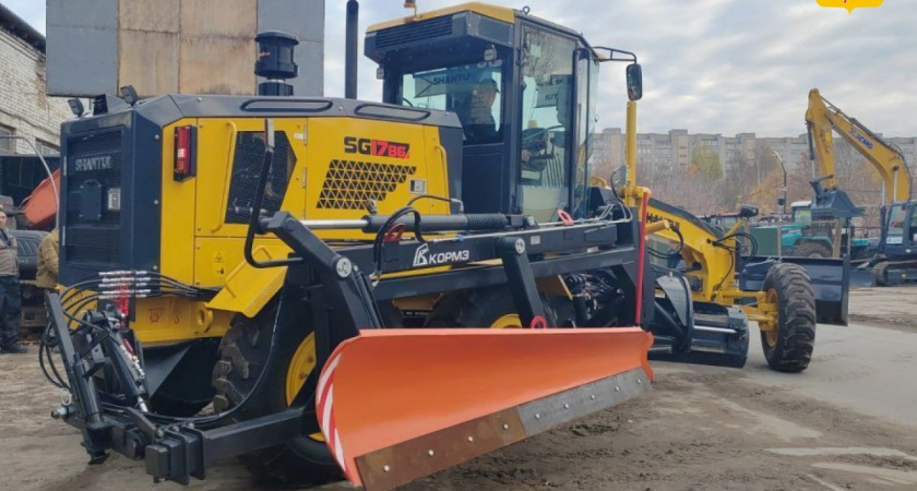 Более 100 единиц современной техники поступило для содержания кировских дорог