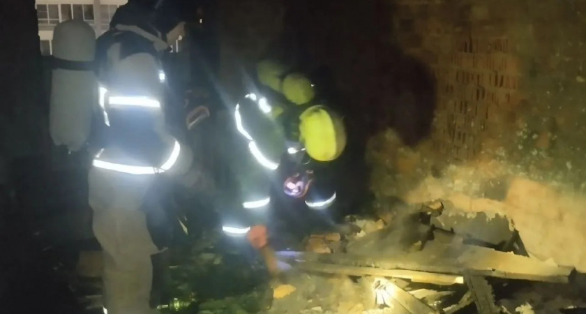 Ночью в Кирове из горящего дома эвакуировали 40 человек