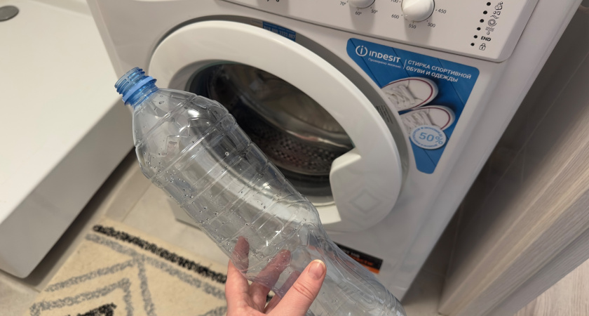 Разрезаю пластиковую бутылку - и любой засор вылетает со свистом: делаю так годами - о вантузе и сантехниках позабыла