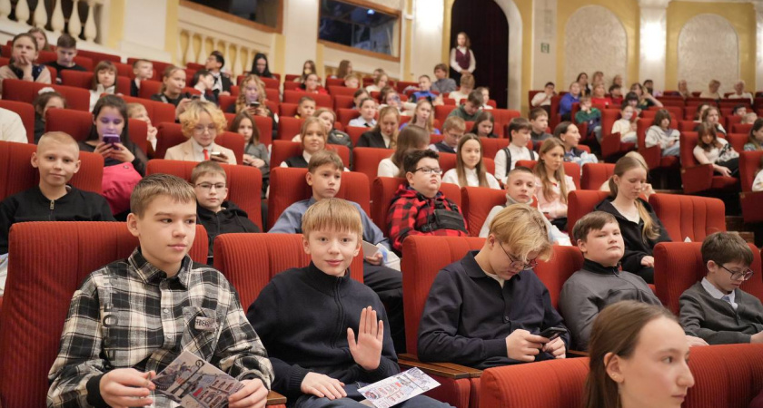 Больше 500 юных жителей Кировской области приехали на Губернаторскую елку