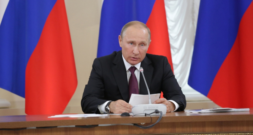 Президент наградил трех кировчан: кладовщика, ветеринара и заведующего кафедрой