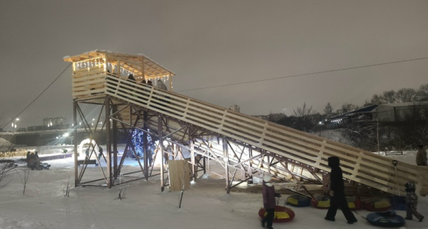 "Катание на ватрушке - удовольствие для богатых?": кировчане возмущены появлению платной горки в Чистых прудах