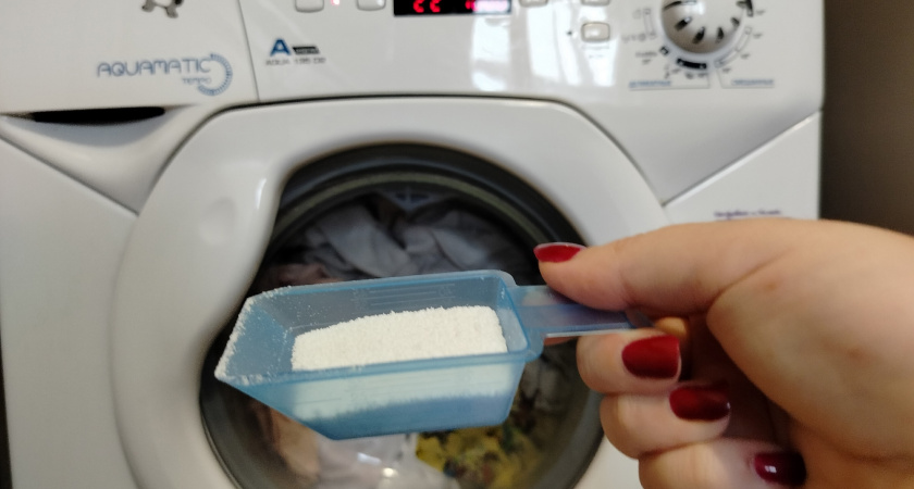 После старта стирки, а не до: в 33 года узнала, как правильно засыпать порошок в машинку