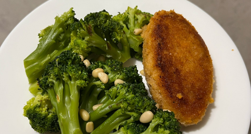 Не хлебный мякиш и не сало: вот что я всегда добавляю в фарш для сочности и вкуса - котлеты получаются "пуховыми" и нежнейшими