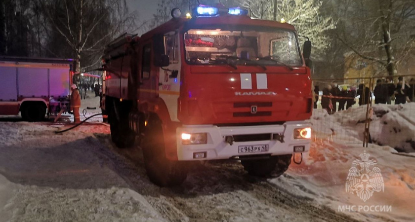 Сразу 26 пожарных вызывали тушить жилой дом в Кирове