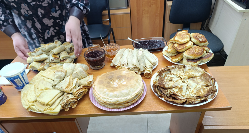 Гости обалдеют от этой вкуснятины: простой рецепт тонких старорусских блинов на Масленицу