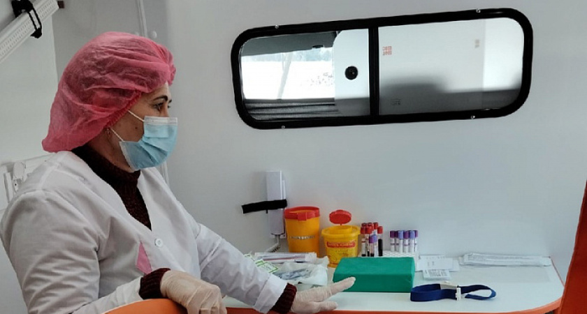 Более 2300 выездов за год: мобильные медики приблизили помощь к жителям кировских сел