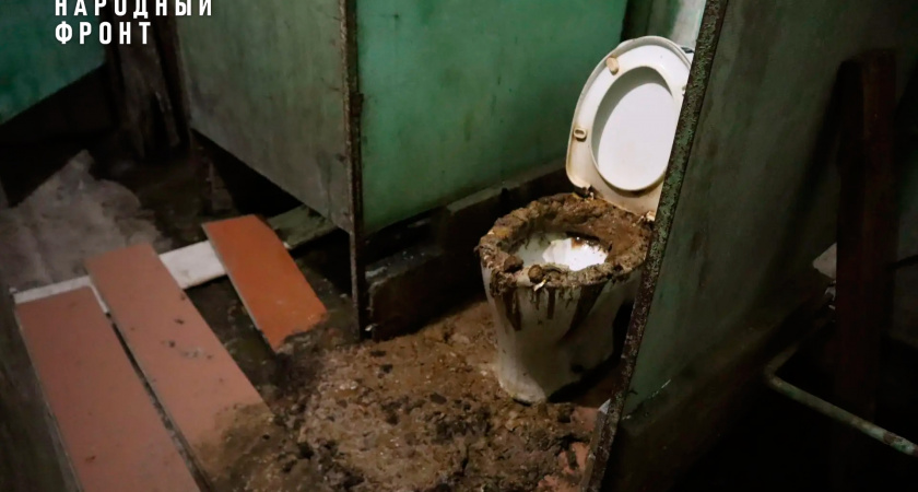 Жильцы исторического дома в Кирове избавились от потоков нечистот после вмешательства прокуратуры