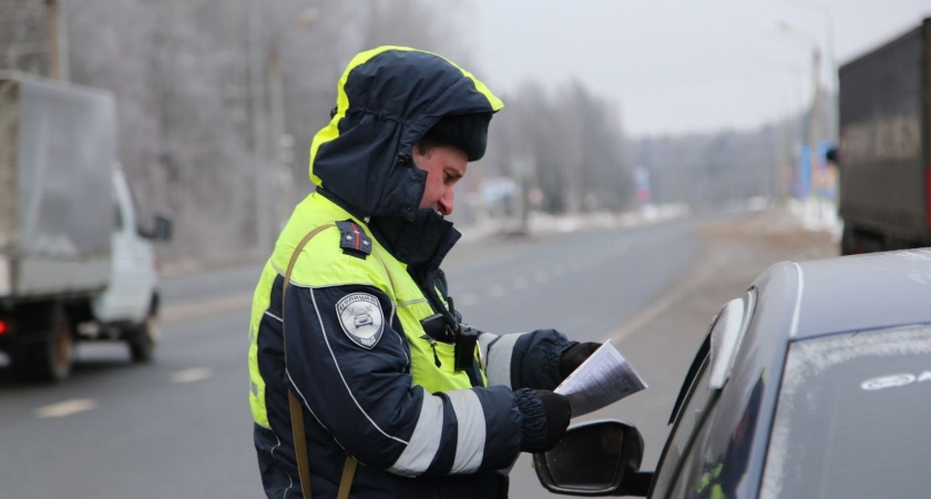 Верховный суд объяснил, что будет если водитель откажется передать инспектору ГАИ водительское удостоверение