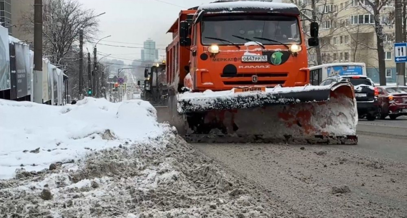 В Кирове автовладельцев просят не мешать уборке снега – 36 участков на 21 января