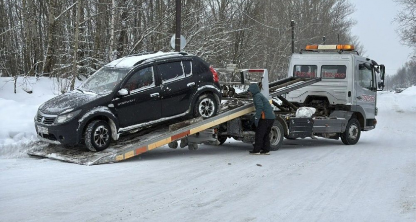 В Кирове начали эвакуировать машины, мешающие движению автобусов и троллейбусов