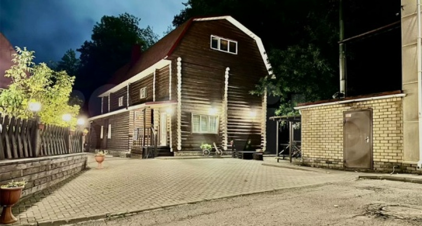 Баня на дровах и зона массажа: в Кирове продают отель на берегу Вятки за 116 миллионов рублей