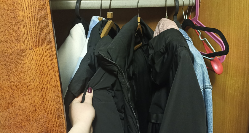 Выкиньте это немедленно: устаревшие зимние вещи, которые выдают возраст и портят образ