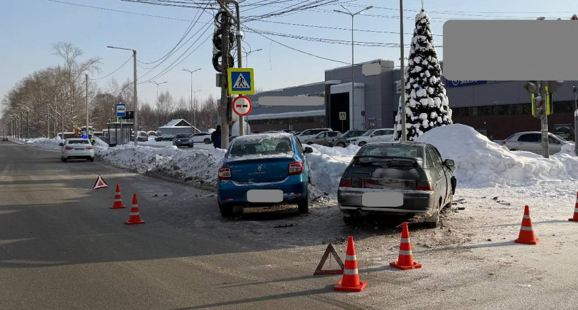 Три женщины и мужчина пострадали в жестком ДТП на Слободском тракте в Кирове