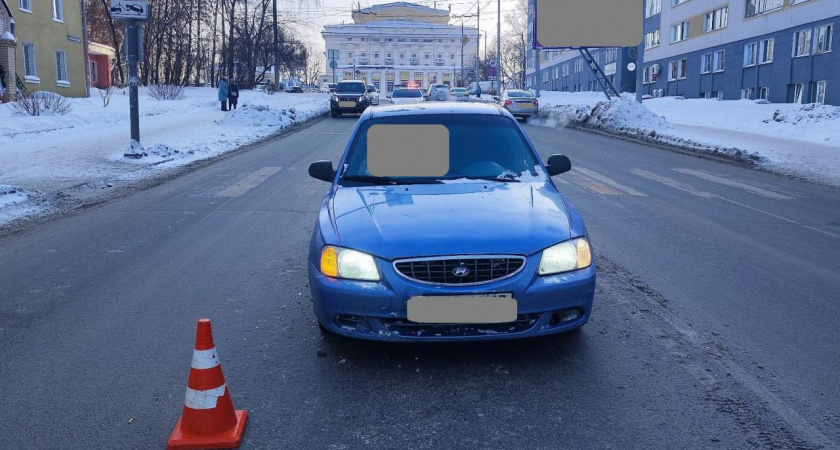 В Кирове у Театральной площади 19-летний автомобилист сбил 20-летнюю девушку