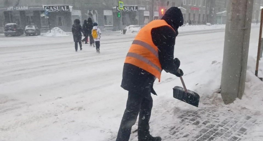 Дорожники отчитались о ликвидации последствий сильного снегопада в Кирове
