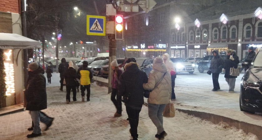 Еще на трех важных перекрестках в Кирове разделили потоки пешеходов и транспорта