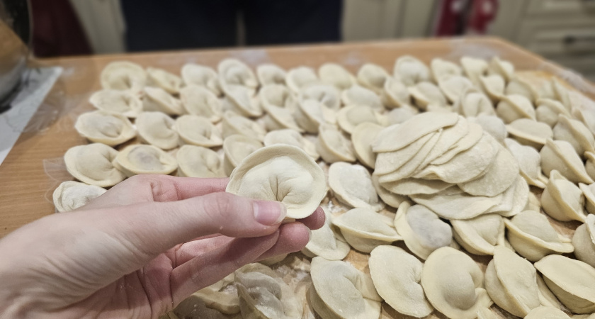 Всего 50 граммов - и тесто вкусное даже без начинки: пельмени и вареники получаются даже лучше, чем у бабушки в деревне