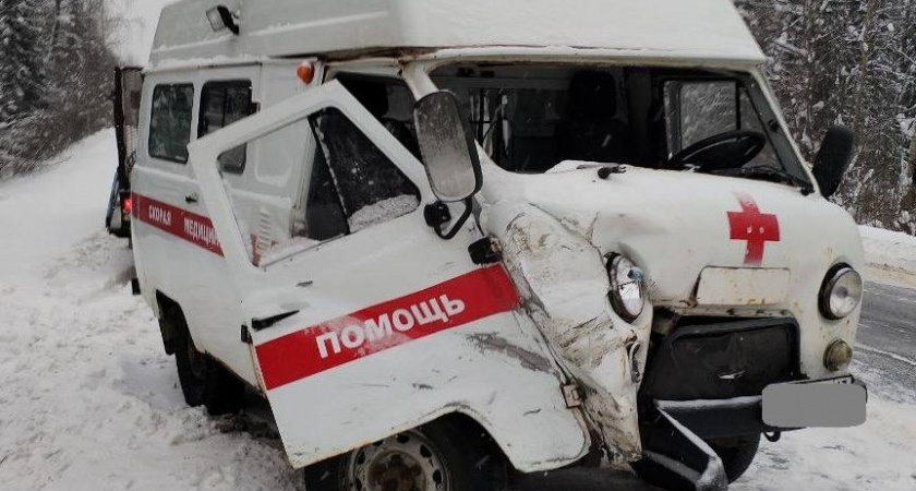 Девушка-фельдшер ранена в ДТП с каретой скорой помощи и грузовиком под Кировом