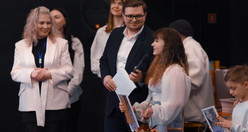 "Добро умножается делением": трогательные моменты, фото и отзывы гостей церемонии награждения проекта "Герой нашего города - 2025" (0+)