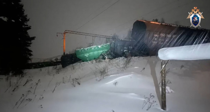 В СК России назвали возможную причину схода поезда с рельсов под Кировом