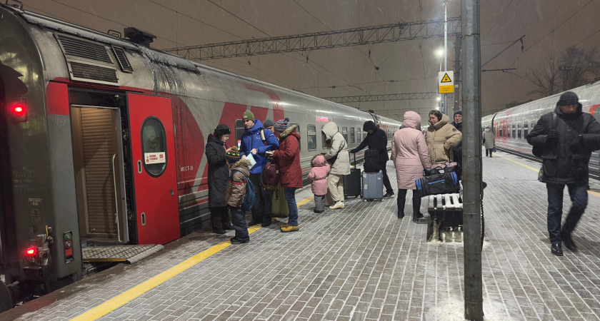 20 пассажирских поездов задерживаются из-за схода поезда с рельсов под Кировом