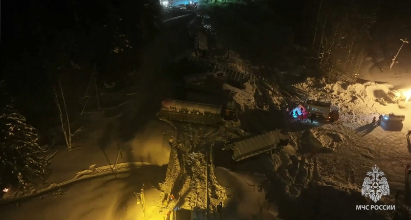 В МЧС России показали с воздуха масштаб ЧП на железной дороге под Кировом