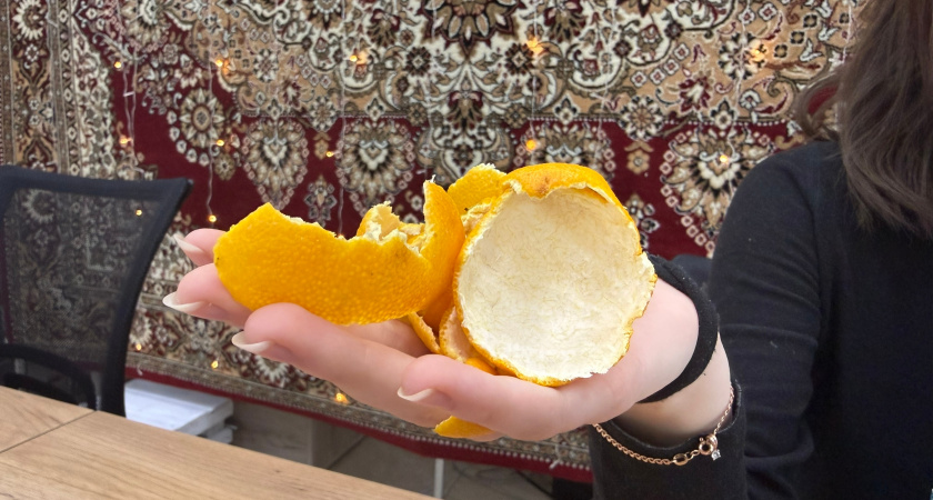Мандариновые корки заливаю уксусом - и всю зиму не нарадуюсь своей находчивости: шикарный лайфхак для хозяек