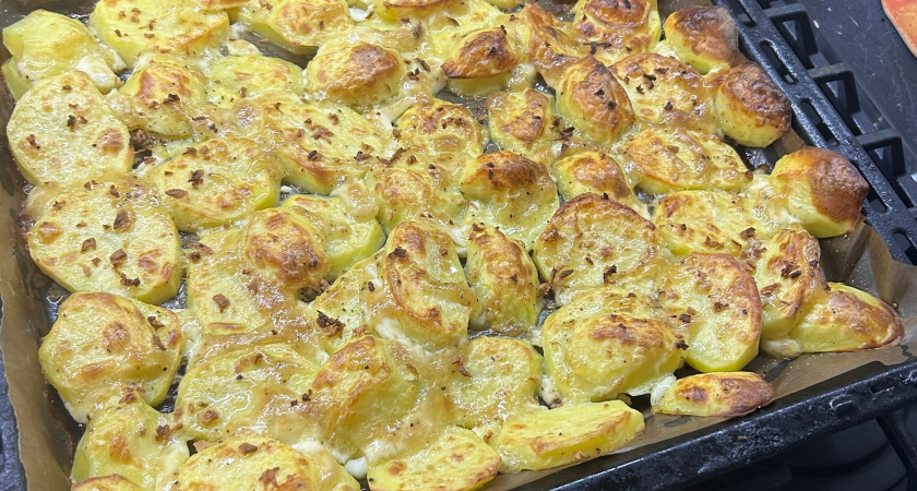 Только не масло: вот на чем надо жарить картошечку до хрустящей корочки - метод трех ложек