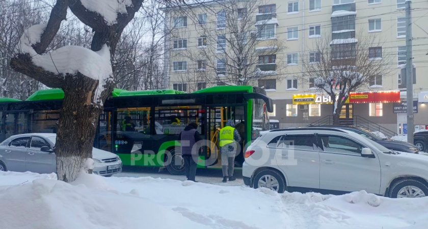 В Кирове сотрудники полиции остановили автобус №51 из-за инцидента в салоне