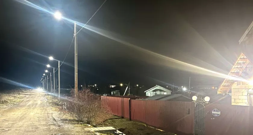 На улице Крайней в Вятских Полянах зажгли фонари после падения девочки в канаву