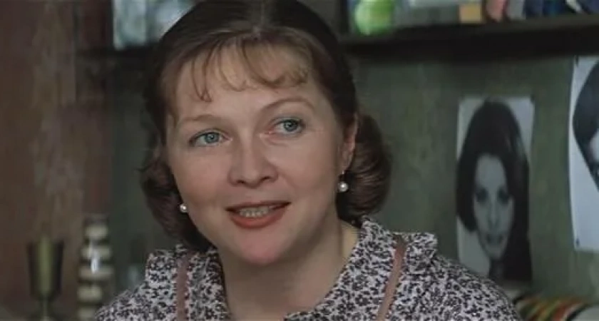 Несправедливо: за что советские ткачихи невзлюбили фильм "Одиноким предоставляется общежитие" (6+)