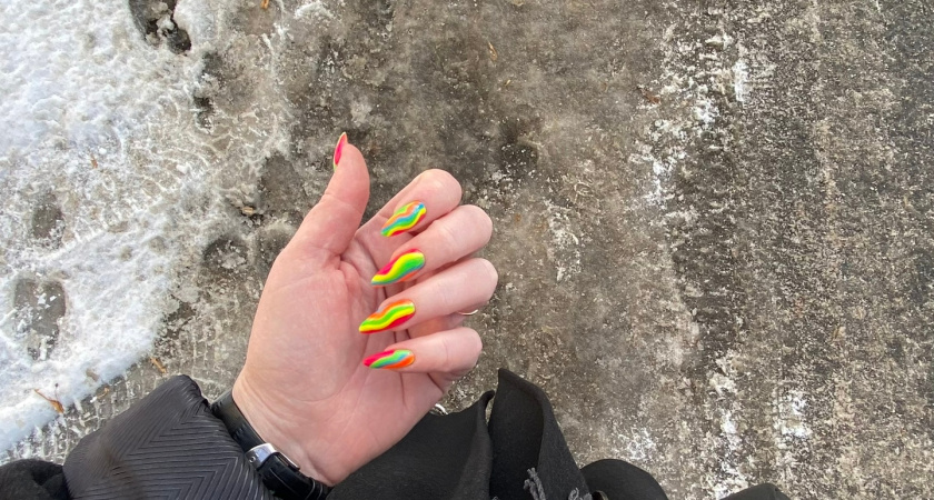 Втираю одно натуральное средство в ногти - пластина стала прочнее, теперь без отслоек и гель-лака хожу