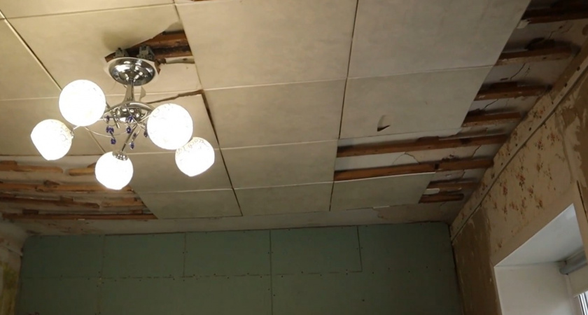 В Кирове прокуратура заставила УК починить разваливающуюся крышу жилого дома