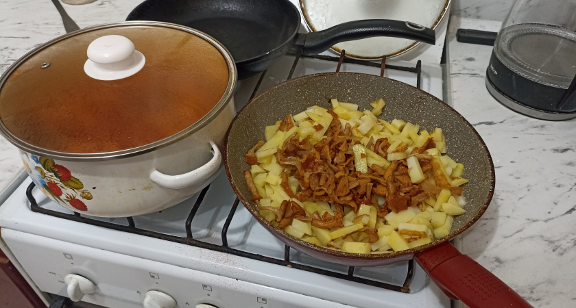 "Никогда больше не испорчу картошку": оказывается я всю жизнь неправильно ее жарила - подруга научила как надо