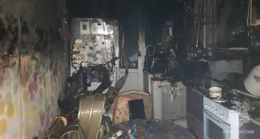 Мурашинские газодымозащитники вывели несколько человек из огненной ловушки