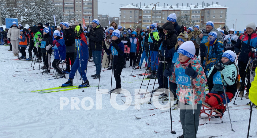 Сотни лыжников вышли на старт: в Кирове проходит "Лыжня России - 2026"