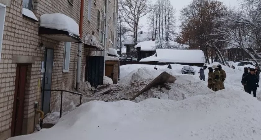В Яранском районе ввели режим повышенной готовности из-за обрушения части стены и кровли жилого дома