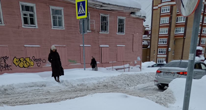 В Кирове прокуратура выявила более 400 нерасчищенных крыш и дворов