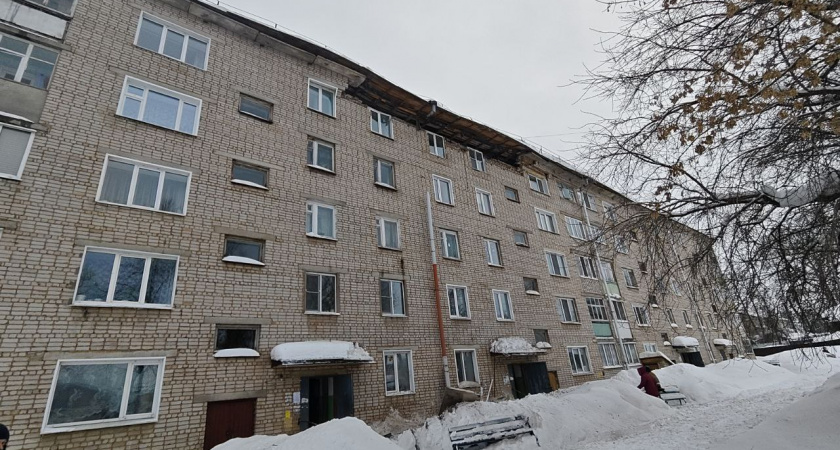 В Яранске возбудили дело из-за обрушения части стены жилой пятиэтажки