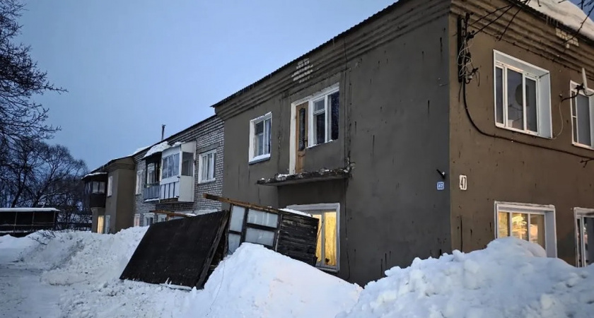 В ЧП с отвалившимся балконом в Яранске Госжилинспекция обвинила хозяина квартиры