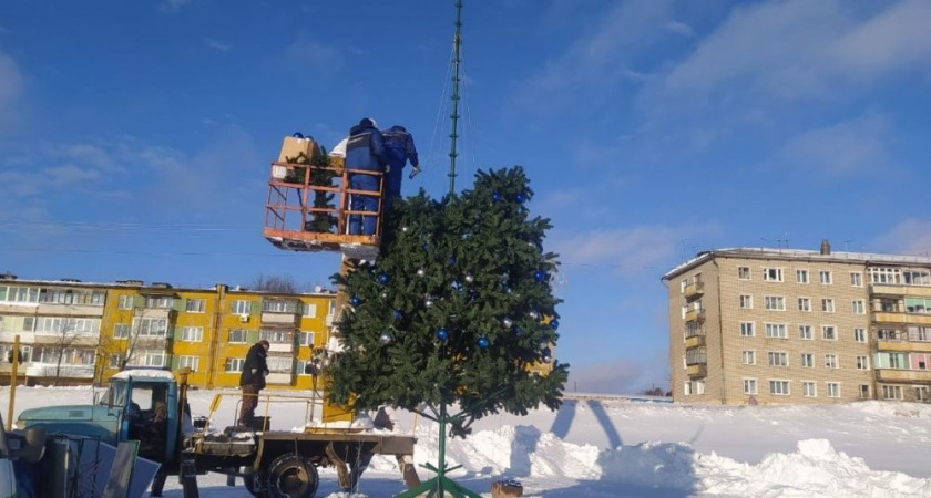 В Кирове все новогодние украшения, иллюминацию и горки уберут к 23 Февраля
