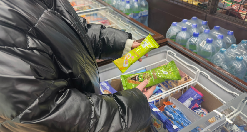 Его сметают с полок "Красное&Белое" за минуты. Я попробовал это дефицитное мороженое — стоит ли игра свеч? Честный отзыв