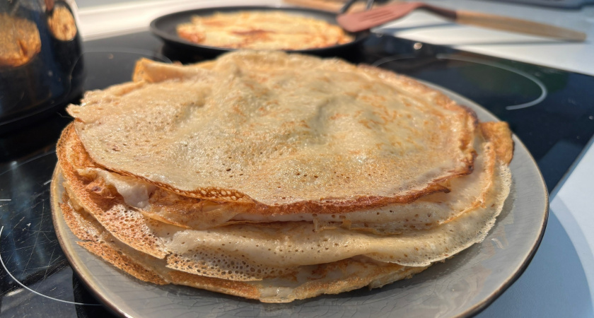 На Масленицу пеку блины в разных вариантах — с начинкой и без. Моя подборка проверенных рецептов