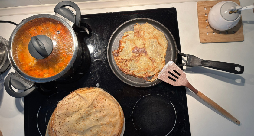 Гости обалдеют от этой вкуснятины: легкий рецепт тонких старорусских блинов на Масленицу