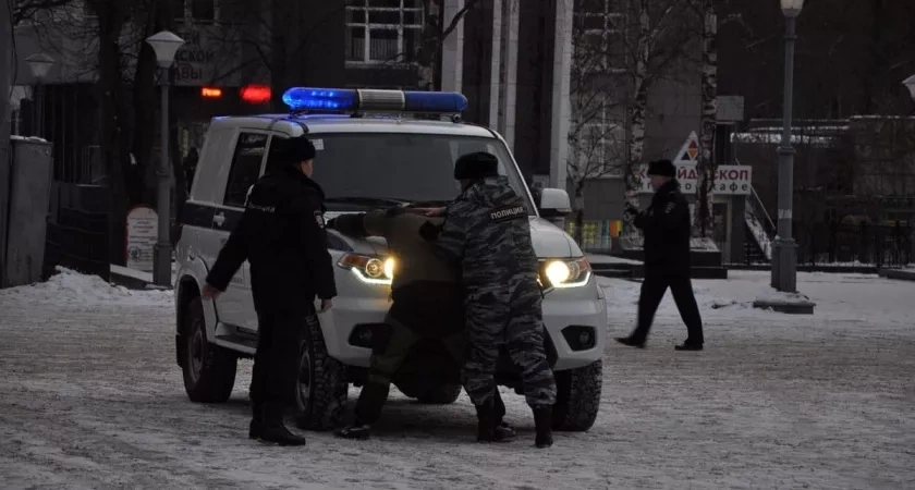 В кировском баре спор нетрезвой дамы с охранником перерос в драку