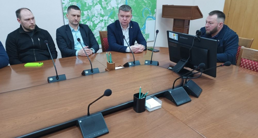 Для уборки снега Симаков попросил коммунальщиков вывести на улицу тяжелую технику