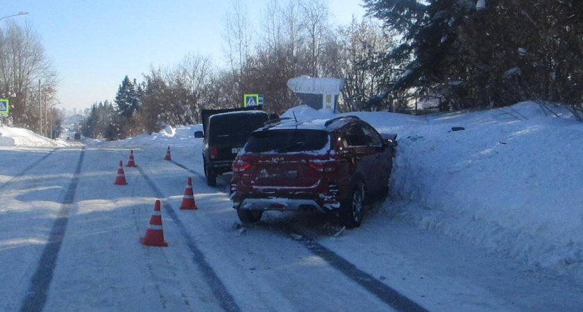 Две женщины покалечились в жестком ДТП с "Нивой" на въезде в Слободской