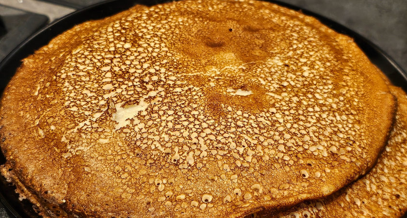 На Масленицу делаю чайные блины - тонкие и кружевные: на вкус как карамель - аж слюнки текут